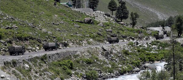 Indian army trucks move along a highway leading to Ladakh, at Gagangeer in Kashmir's Ganderbal district June 17, 2020 Indian army trucks move along a highway leading to Ladakh, at Gagangeer in Kashmir's Ganderbal district June 17, 2020 - Sputnik International