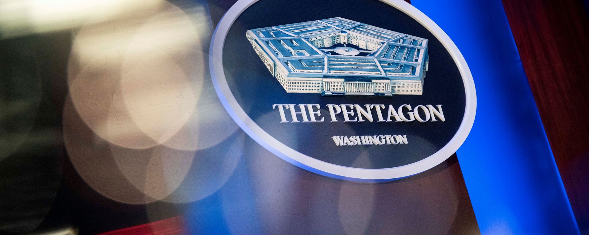 The Pentagon logo is seen behind the podium in the briefing room at the Pentagon in Arlington, Virginia, U.S., January 8, 2020.  - Sputnik International, 1920, 17.06.2020