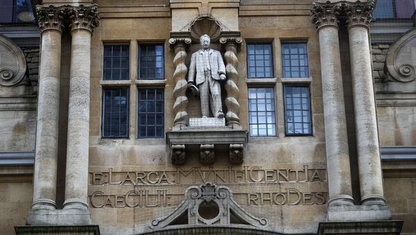 A statue of British colonialist Cecil Rhodes is seen on the side of Oriel College in Oxford, following the death of George Floyd who died in police custody in Minneapolis, Oxford, Britain, June 9, 2020. - Sputnik International