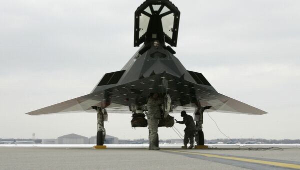 An F-117 stealth fighter jet is inspected after it landed  at Wright Patterson Air Force Base, Monday, March 10, 2008, in Dayton, Ohio - Sputnik International