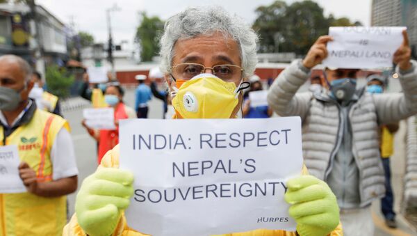 Activists affiliated with 'Human Rights and Peace Society Nepal' holding placards protest against the alleged encroachment of Nepal's border by India in the far west of Nepal, near the Indian Embassy in Kathmandu, Nepal May 12, 2020.  - Sputnik International