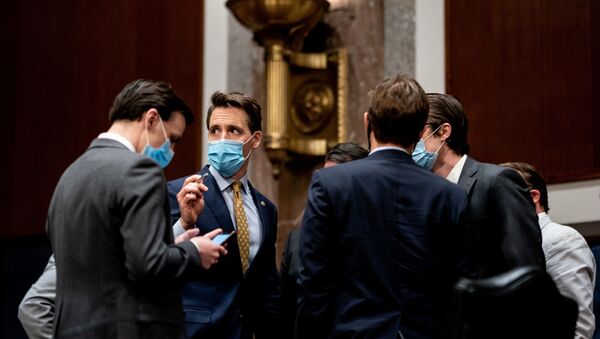Senator Joshua Josh Hawley (R-MO) talks with a fellow Senator and aides during a Senate Judiciary Committee business meeting to consider authorization for subpoenas relating to the Crossfire Hurricane investigation and other matters on  Capitol Hill in Washington, U.S.,  June 11, 2020 - Sputnik International