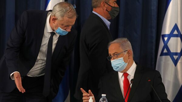 Israeli Prime Minister Benjamin Netanyahu speaks with Alternate Prime Minister and Defence Minister Benny Gantz, as they both wear a protective mask due to the ongoing coronavirus disease (COVID-19) pandemic, during the weekly cabinet meeting in Jerusalem June 7, 2020. - Sputnik International
