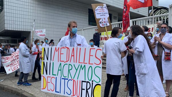  Protests outside the Robert-Debré hospital - Sputnik International