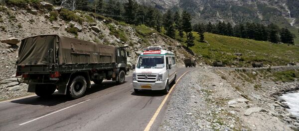 An ambulance moves past an Indian Army convoy along a highway leading to Ladakh, at Gagangeer in Kashmir's Ganderbal district June 18, 2020. An ambulance moves past an Indian Army convoy along a highway leading to Ladakh, at Gagangeer in Kashmir's Ganderbal district June 18, 2020. - Sputnik International