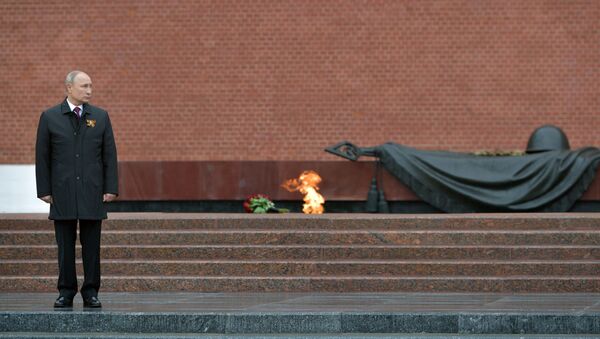 Russian President Vladimir Putin on the ceremony of laying flowers on the Unknown Soldier's Grave, Alexander Garden, 9 May 2020 - Sputnik International