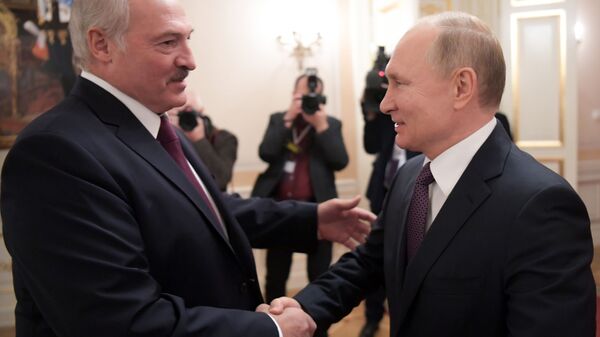Russian President Vladimir Putin shakes hands with Belarusian President Alexander Lukashenko during a meeting in St. Petersburg, Russia. - Sputnik International