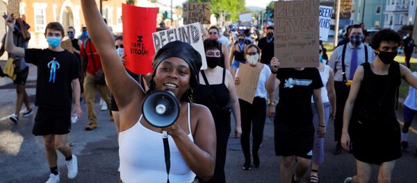 Shannon Greaves helps lead a Juneteenth Awareness Walk to demonstrate against racial inequality in the aftermath of the death in Minneapolis police custody of George Floyd, in Boston, Massachusetts, U.S., June 18, 2020 - Sputnik International