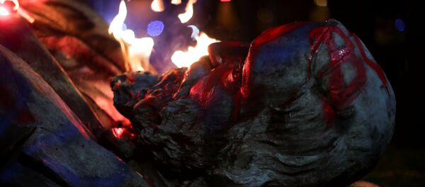 A toppled statue of Albert Pike is seen during an event to mark Juneteenth, which commemorates the end of slavery in Texas, two years after the 1863 Emancipation Proclamation freed slaves elsewhere in the United States, amid nationwide protests against racial inequality, in Washington, D.C., U.S., June 19, 2020. - Sputnik International
