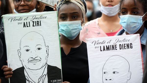 Demonstrators wearing face masks hold placards reading Justice and truth for Ali Ziri and Lamine Dieng in Toulouse, southern France, on 10 June 2020, during a protest against police violence and in memory of late US citizen George Floyd as well as late French citizen Adama Traore. - At least 2,000 people gathered on the evening of June 10 near Place du Capitole in downtown Toulouse. - Sputnik International