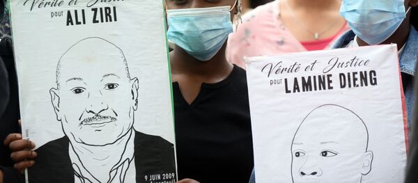 Demonstrators wearing face masks hold placards reading Justice and truth for Ali Ziri and Lamine Dieng in Toulouse, southern France, on June 10, 2020, during a protest against police violence and in memory of late US citizen George Floyd as well as late French citizen Adama Traore. - At least 2,000 people gathered on the evening of June 10 near Place du Capitole in downtown Toulouse. - Sputnik International