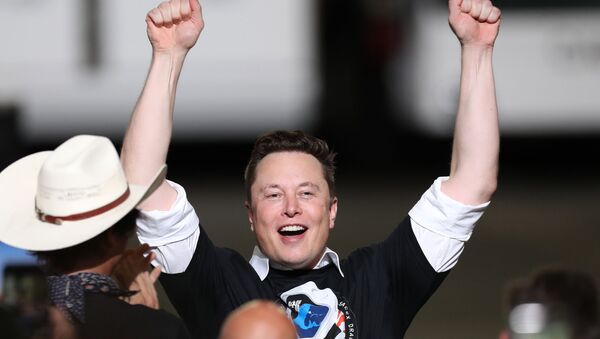 Spacex founder Elon Musk celebrates after the successful launch of the SpaceX Falcon 9 rocket with the manned Crew Dragon spacecraft at the Kennedy Space Center on May 30, 2020 in Cape Canaveral, Florida. - Sputnik International