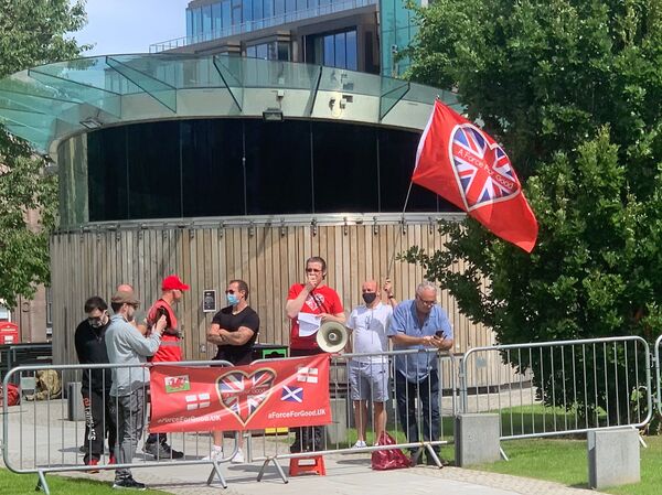 BLM Demonstrators in St Andrews Square Demand Removal of Melville Monument BLM Demonstrators in St Andrews Square Demand Removal of Melville Monument - Sputnik International