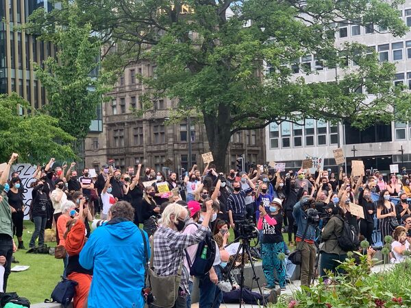 BLM Demonstrators in St Andrews Square Demand Removal of Melville Monument BLM Demonstrators in St Andrews Square Demand Removal of Melville Monument - Sputnik International