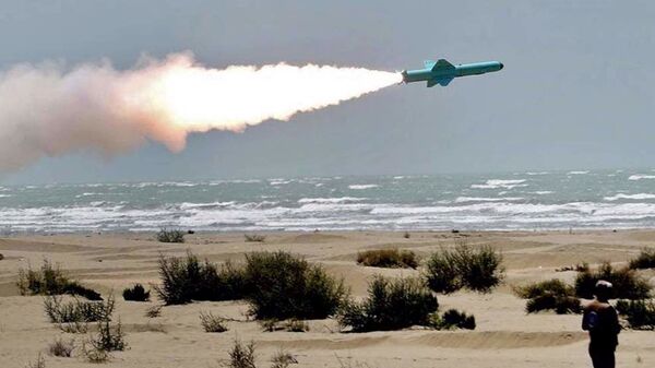 Iranian Navy forces successfully test-fired new cruise missiles in military drills in the Sea of Oman and northern Indian Ocean, on June 18, 2020. - Sputnik International