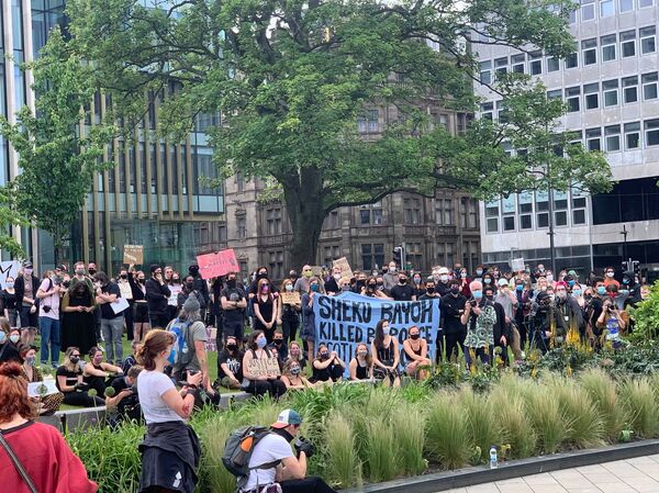 BLM Demonstrators in St Andrews Square Demand Removal of Melville Monument BLM Demonstrators in St Andrews Square Demand Removal of Melville Monument - Sputnik International