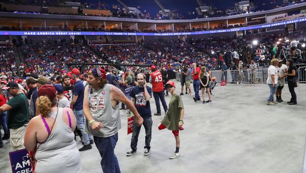 Supporters of U.S. President Donald Trump wait for him to appear, 25 minutes before he was scheduled to speak, at his first re-election campaign rally in several months in the midst of the coronavirus disease (COVID-19) outbreak, at the BOK Center in Tulsa, Oklahoma, U.S., June 20, 2020 - Sputnik International