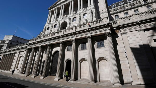 A security officer stands outside the Bank of England in London, Britain, March 23, 2020. - Sputnik International