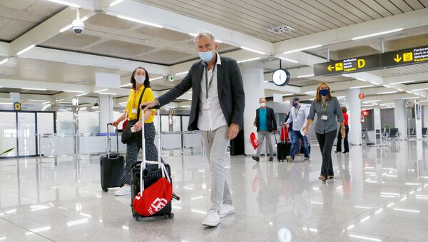 Passengers arrive at Palma de Mallorca Airport, as Spain officially reopens the borders amid the coronavirus disease (COVID-19) outbreak, in Palma de Mallorca, Spain June 21, 2020. - Sputnik International
