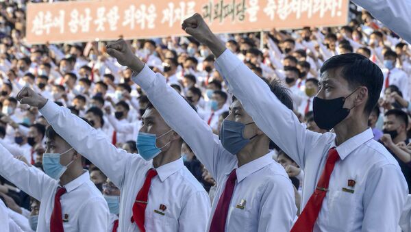 North Korea's youth and students wearing protective face masks hold an outdoor rally in protest of the leaflets launched by defectors in South Korea that condemned the Kim Jong Un's regime in Pyongyang, North Korea, in this photo taken June 6, 2020 and released by Kyodo on June 7, 2020. - Sputnik International