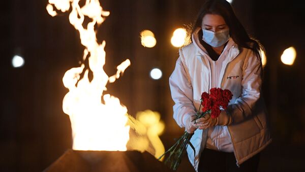 A woman during the international 'Candle of Memory' vigil, dedicated to the 75th anniversary of the start of World War II at the Eternal Flame in Kazan, Russia's Victory Park. - Sputnik International