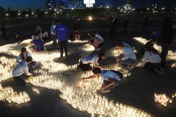 Candlelight Vigils Held Throughout Russia Honouring Fallen Heroes of Great Patriotic War - Sputnik International