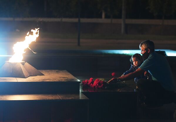 Candlelight Vigils Held Throughout Russia Honouring Fallen Heroes Of ...