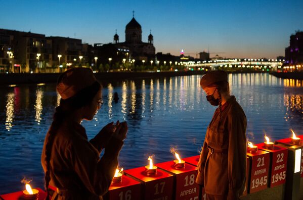 Candlelight Vigils Held Throughout Russia Honouring Fallen Heroes of Great Patriotic War - Sputnik International