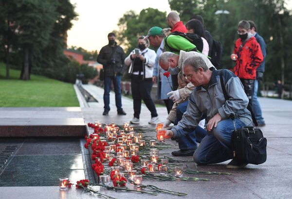 Candlelight Vigils Held Throughout Russia Honouring Fallen Heroes of Great Patriotic War - Sputnik International