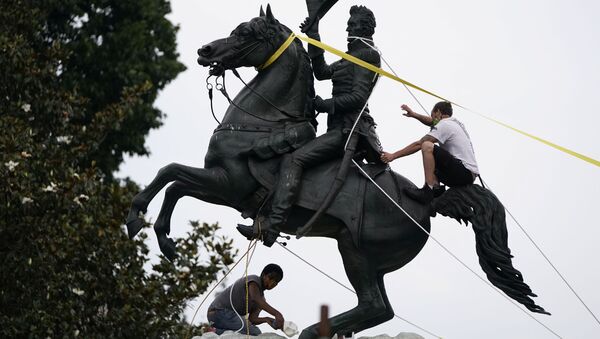 Protestors try to pull down the statue of U.S. President Andrew Jackson in the middle of Lafayette Park in front of the White House during racial inequality protests in Washington, D.C., U.S., June 22, 2020. - Sputnik International
