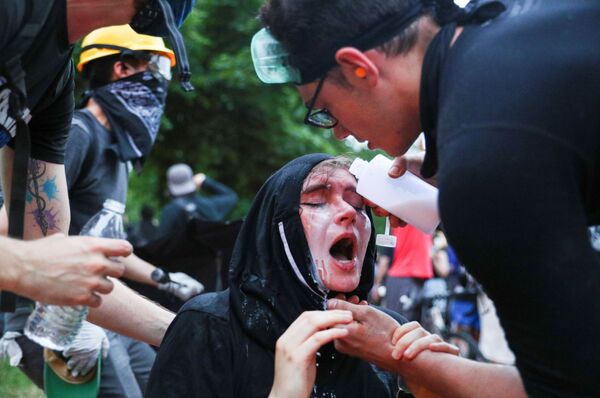 Videos: US Police Pepper Spray Protesters by White House Trying to Pull Down Andrew Jackson Statue Videos: US Police Pepper Spray Protesters by White House Trying to Pull Down Andrew Jackson Statue - Sputnik International