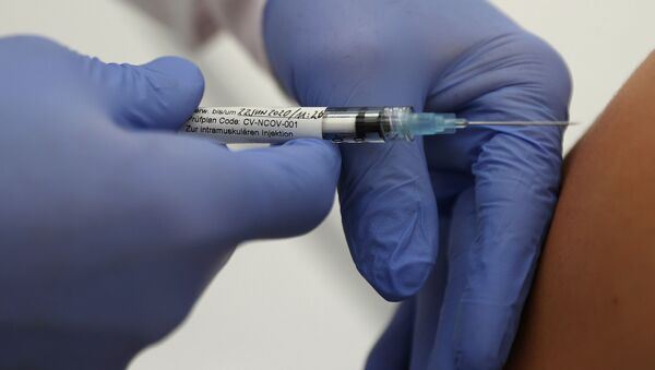 Professor Gottfried Kremsner injects a vaccination against the coronavirus disease (COVID-19) from German biotechnology company CureVac to a volunteer at the start of a clinical test series at his tropical institute of the university clinic in Tuebingen, Germany, June 22, 2020 - Sputnik International