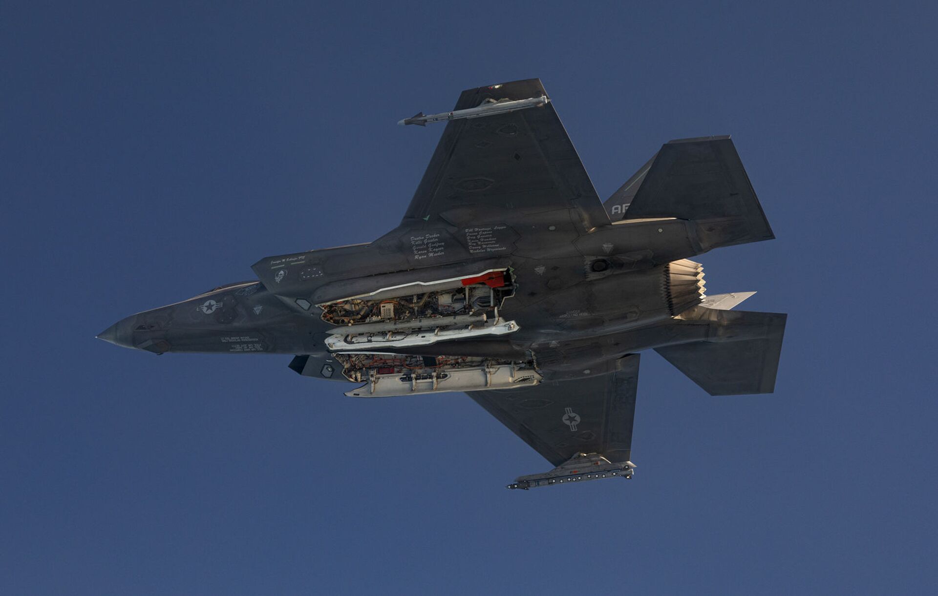 An F-35A releases ordnance during a dual capable aircraft (DCA) test flight in the skies above Edwards Air Force Base, California, on October 22, 2019. - Sputnik International, 1920, 31.08.2023