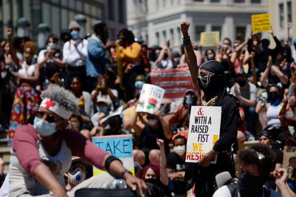  Facebook, Twitter Shares Suffer Losses in Early Trading As  Ban on Hateful Conduct Gathers Steam - Sputnik International