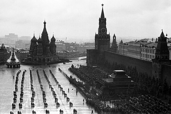 The first victory parade on Red Square on 24 June 1945. - Sputnik International