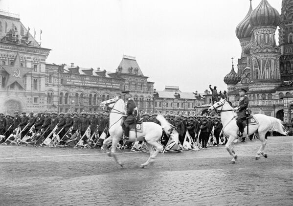 The first parade to mark the victory of the USSR over Germany was commanded by Marshal of the Soviet Union K.K. Rokossovsky and hosted by Marshal of the Soviet Union G.K. Zhukov. - Sputnik International