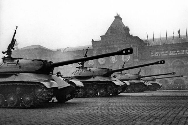 IS-2 tanks during the first victory parade on Red Square, 24 June 1945. - Sputnik International