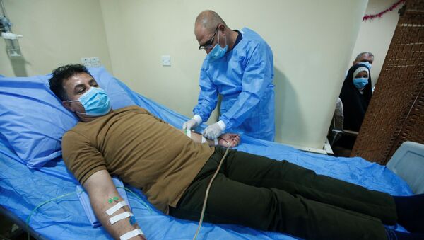 A man who has recovered from the coronavirus disease (COVID-19) wears a protective face mask as he donates his blood plasma to help critically ill patients at Basra Teaching Hospital in Basra, Iraq June 20, 2020 - Sputnik International
