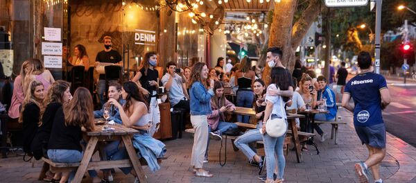 People enjoy themselves at a restaurant as some businesses reopened at the end of last month under a host of new rules, following weeks of shutdown amid the coronavirus disease (COVID-19) crisis, in Tel Aviv, Israel June 4, 2020. Picture taken June 4, 2020. People enjoy themselves at a restaurant as some businesses reopened at the end of last month under a host of new rules, following weeks of shutdown amid the coronavirus disease (COVID-19) crisis, in Tel Aviv, Israel June 4, 2020. Picture taken June 4, 2020. - Sputnik International