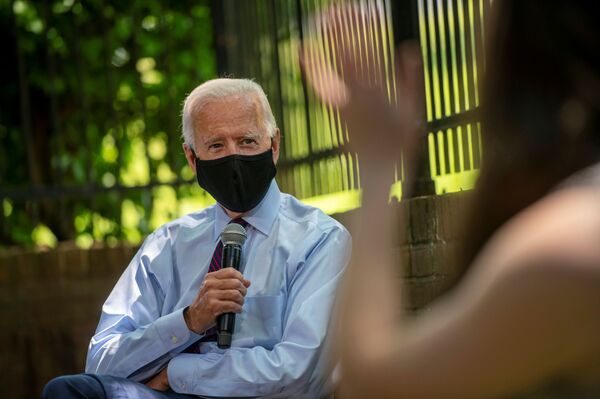 'Poll-Driven Plagiarist': WH Adviser Accuses Biden of 'Ripping Off' Trump's 'Buy American' Plan 'Poll-Driven Plagiarist': WH Adviser Accuses Biden of 'Ripping Off' Trump's 'Buy American' Plan - Sputnik International