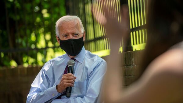 Joe Biden, Democratic 2020 U.S. presidential candidate and former vice president, meets with families who have benefited from the Affordable Care Act and delivers remarks on health care during a campaign stop in Lancaster, Pennsylvania, U.S. June 25, 2020. - Sputnik International
