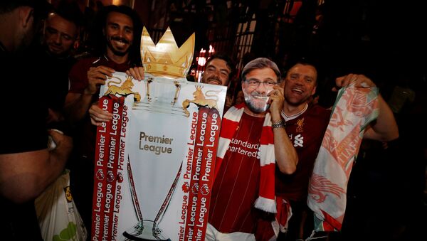 Liverpool fans celebrate winning the Premier League for the first time - Sputnik International