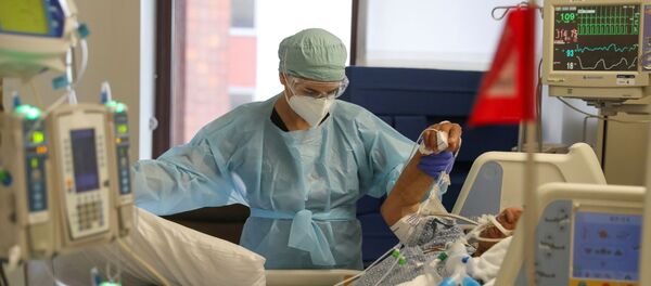 Co-director of the intensive care unit at CommonSpirit's Dignity Health California Hospital Medical Center, Dr. Zafia Anklesaria, 35, who is seven months pregnant, attends to a COVID-19 patient in the hospital where she works, during the coronavirus disease (COVID-19) outbreak, in Los Angeles, California, U.S., May 18, 2020. Co-director of the intensive care unit at CommonSpirit's Dignity Health California Hospital Medical Center, Dr. Zafia Anklesaria, 35, who is seven months pregnant, attends to a COVID-19 patient in the hospital where she works, during the coronavirus disease (COVID-19) outbreak, in Los Angeles, California, U.S., May 18, 2020. - Sputnik International