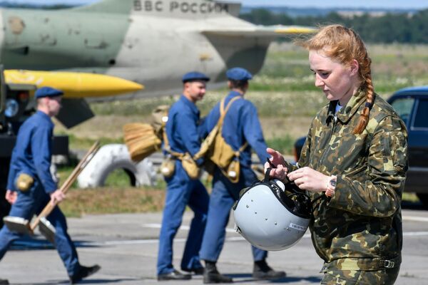 No Job for a Lady? Russian Female Air Force Academy Cadets Conquer Skies With Skill and Charm - Sputnik International