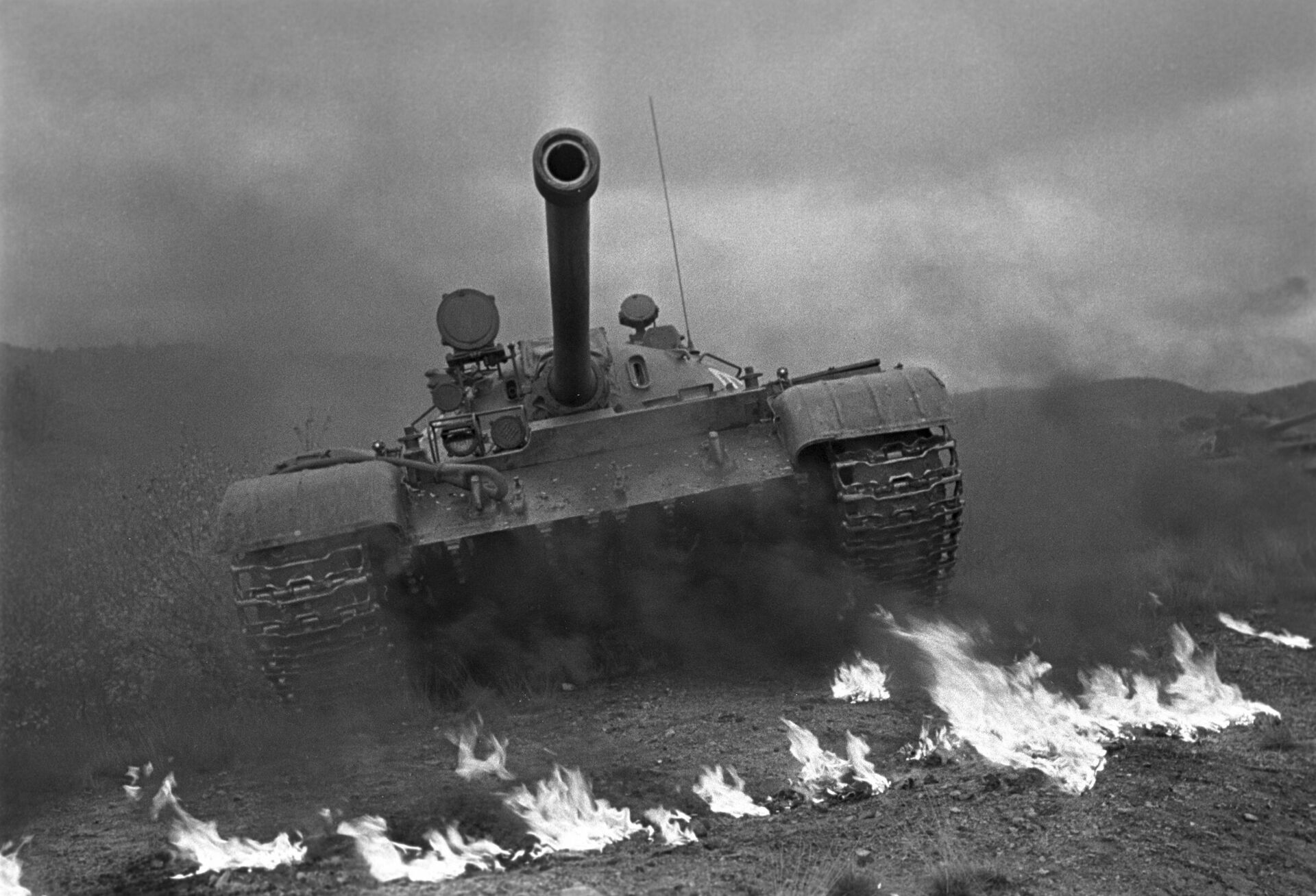 T-55 medium tank during Soviet Army drills. File photo. - Sputnik International, 1920, 18.01.2023
