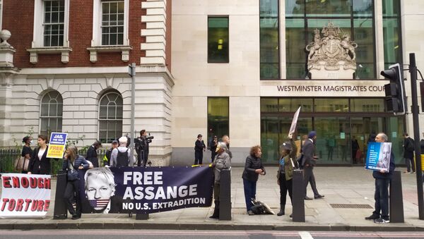 Julian Assange supporters Westminster Mags Court 29 June 2020 - Sputnik International