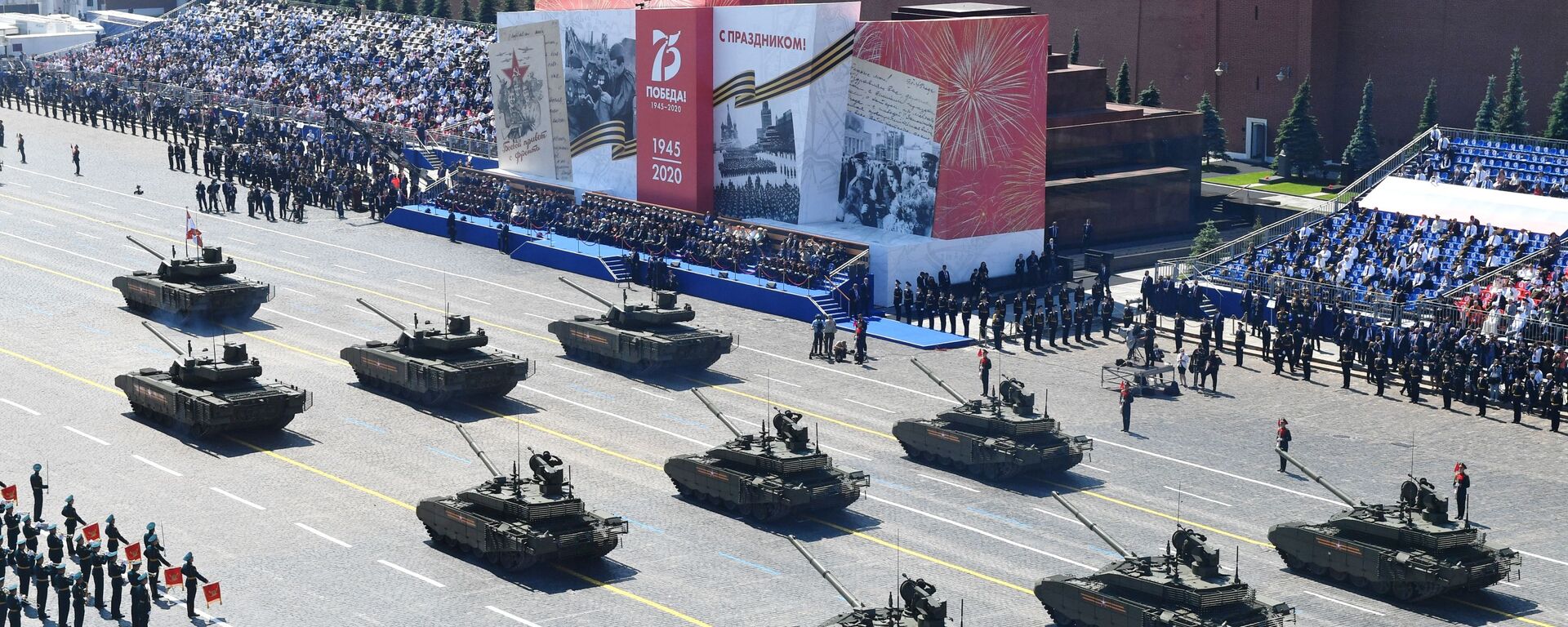 T-14 Armata and T-90M tanks during the June 24, 2020 parade dedicated to Victory in the Great Patriotic War of 1941-1945 on Red Square. - Sputnik International, 1920, 28.12.2021