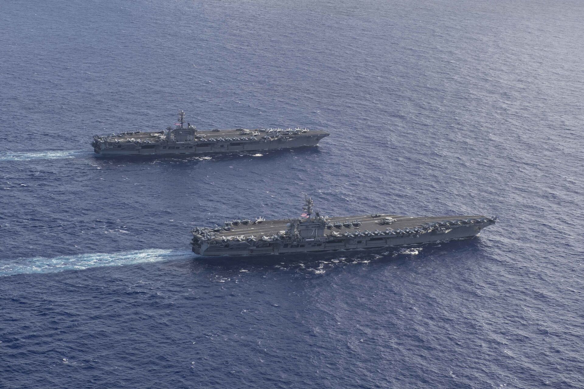 The Theodore Roosevelt Carrier Strike Group transits in formation with the Nimitz Carrier Strike Group while conducting dual carrier and airwing operations in the Philippine Sea June 23, 2020. - Sputnik International, 1920, 19.12.2022