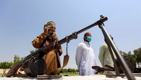 Members of the Taliban handover their weapons and join in the Afghan government's reconciliation and reintegration program in Jalalabad, Afghanistan June 25, 2020 - Sputnik International