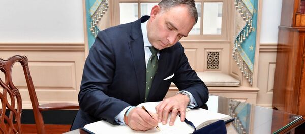 United Kingdom National Security Advisor Mark Sedwill signs Secretary Pompeo's guestbook before their meeting at the U.S. Department of State in Washington, D.C. on March 7, 2019 - Sputnik International